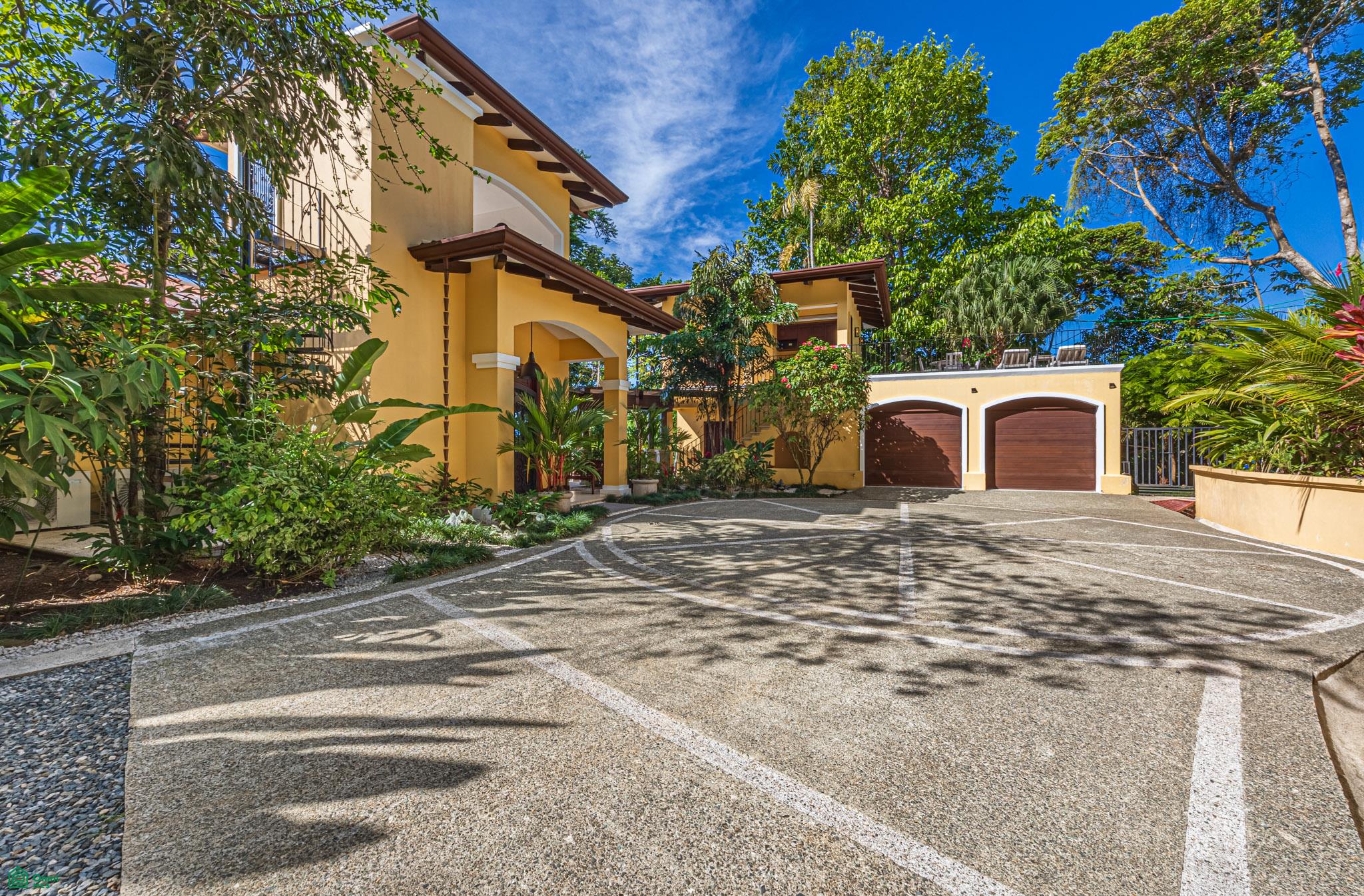 Nido Escondido Tropical Retreat