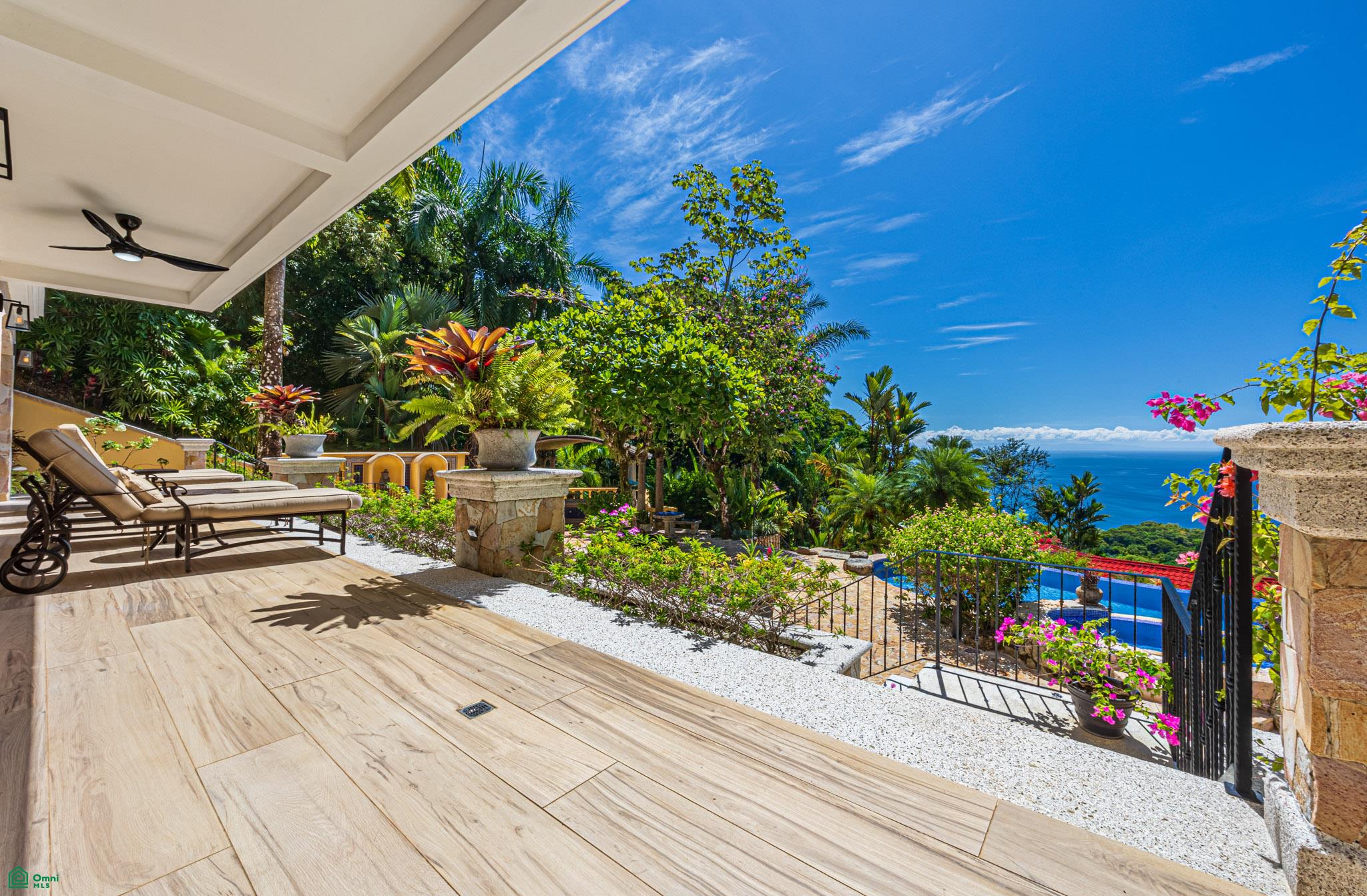 Nido Escondido Tropical Retreat