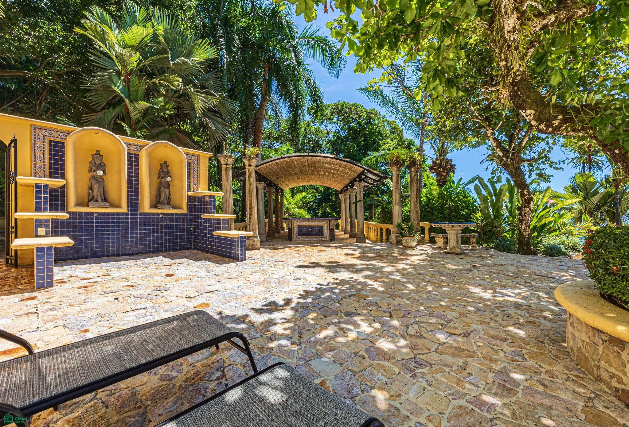 Nido Escondido Tropical Retreat