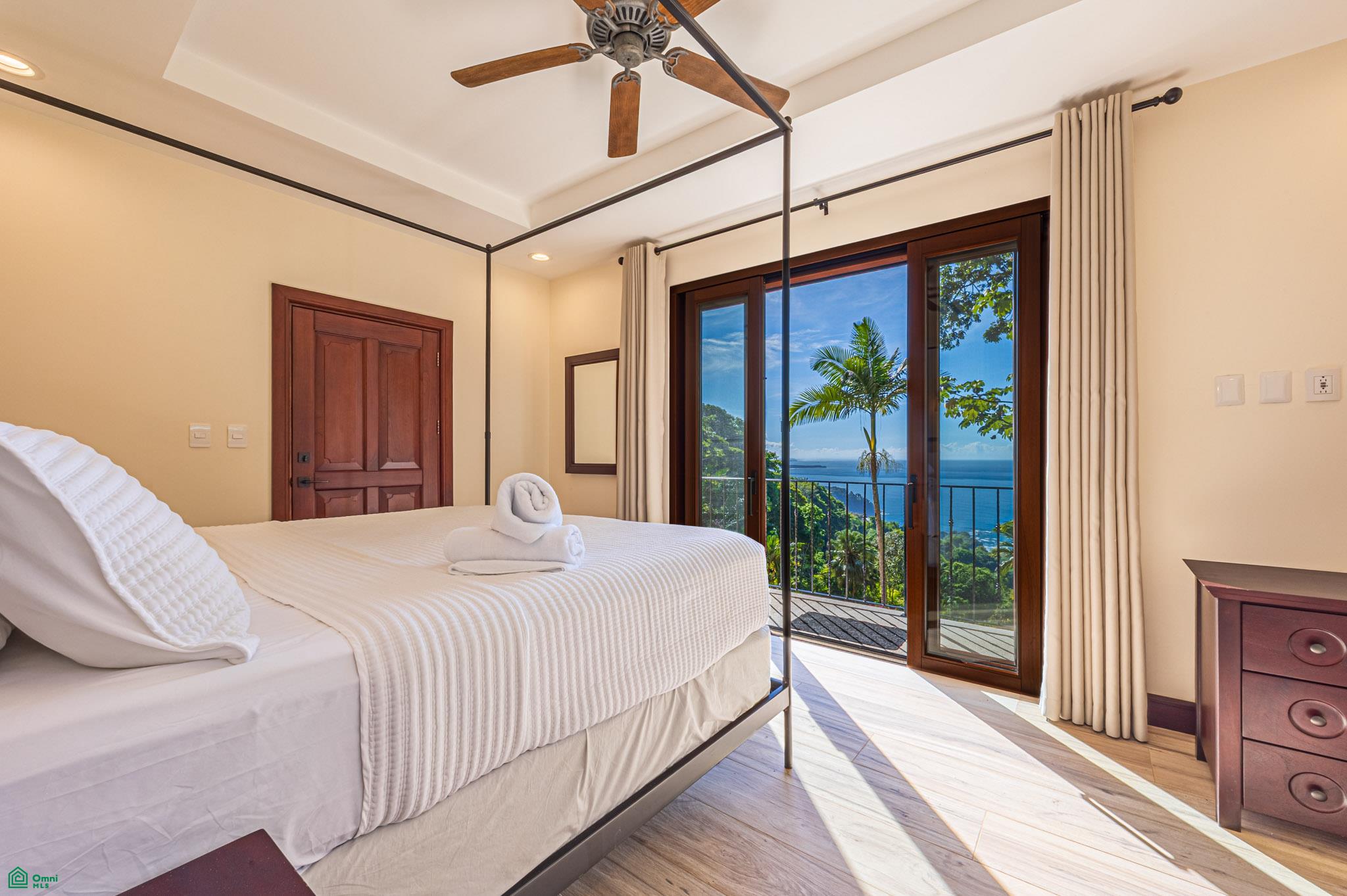 Nido Escondido Tropical Retreat