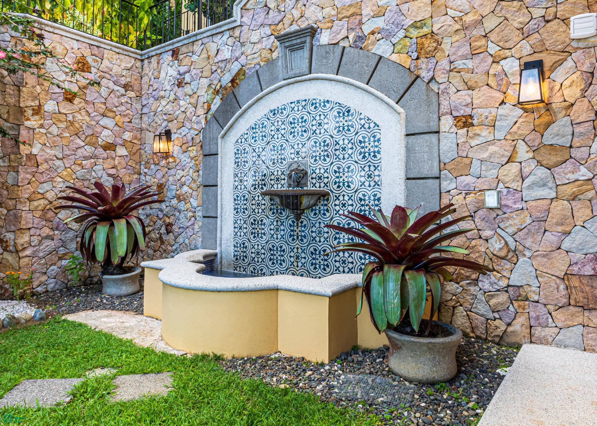 Nido Escondido Tropical Retreat