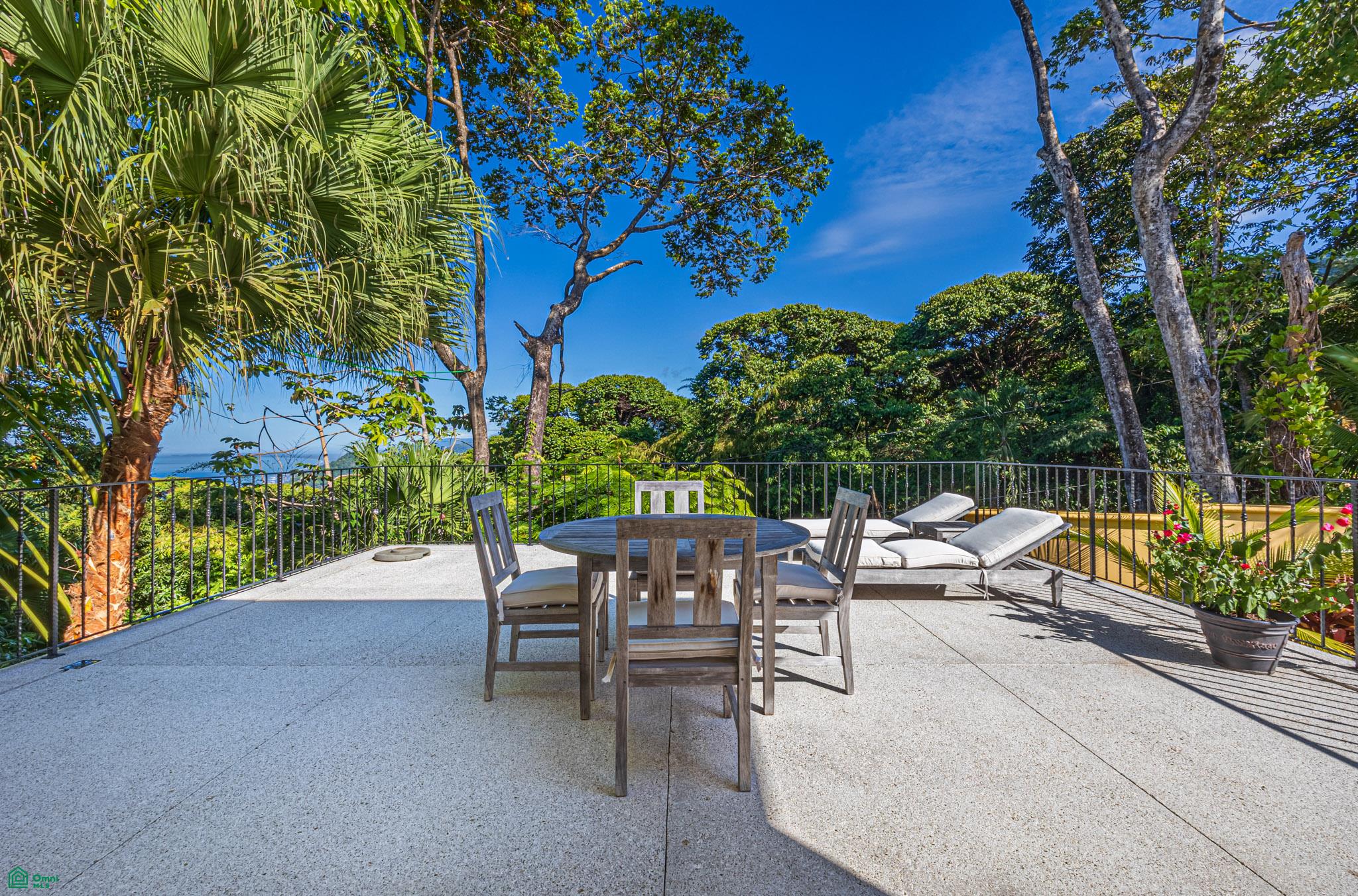 Nido Escondido Tropical Retreat