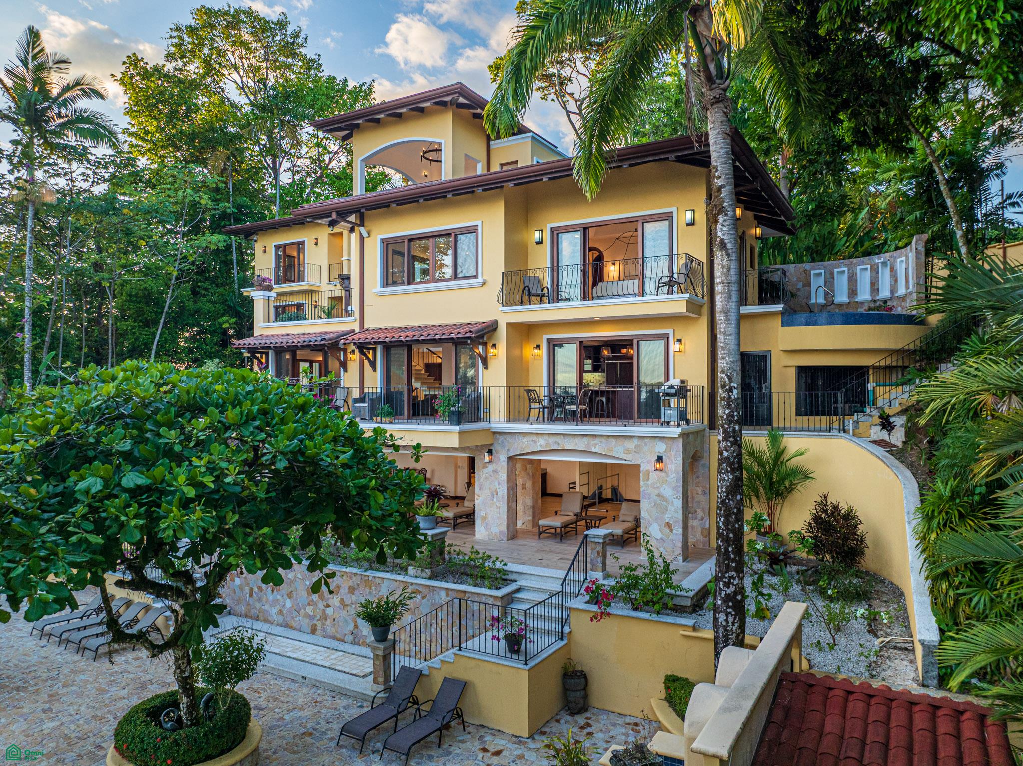Nido Escondido Tropical Retreat