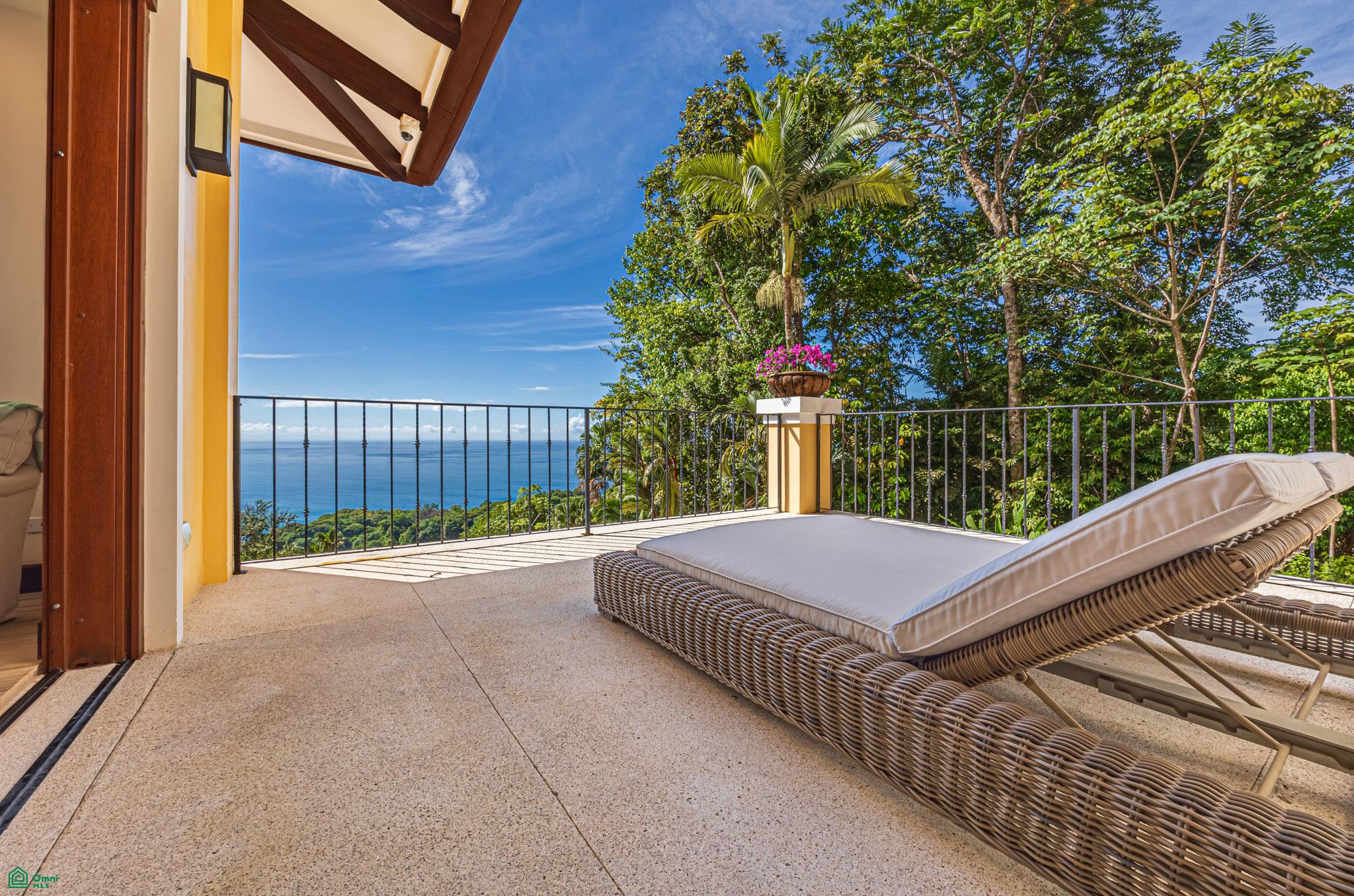 Nido Escondido Tropical Retreat