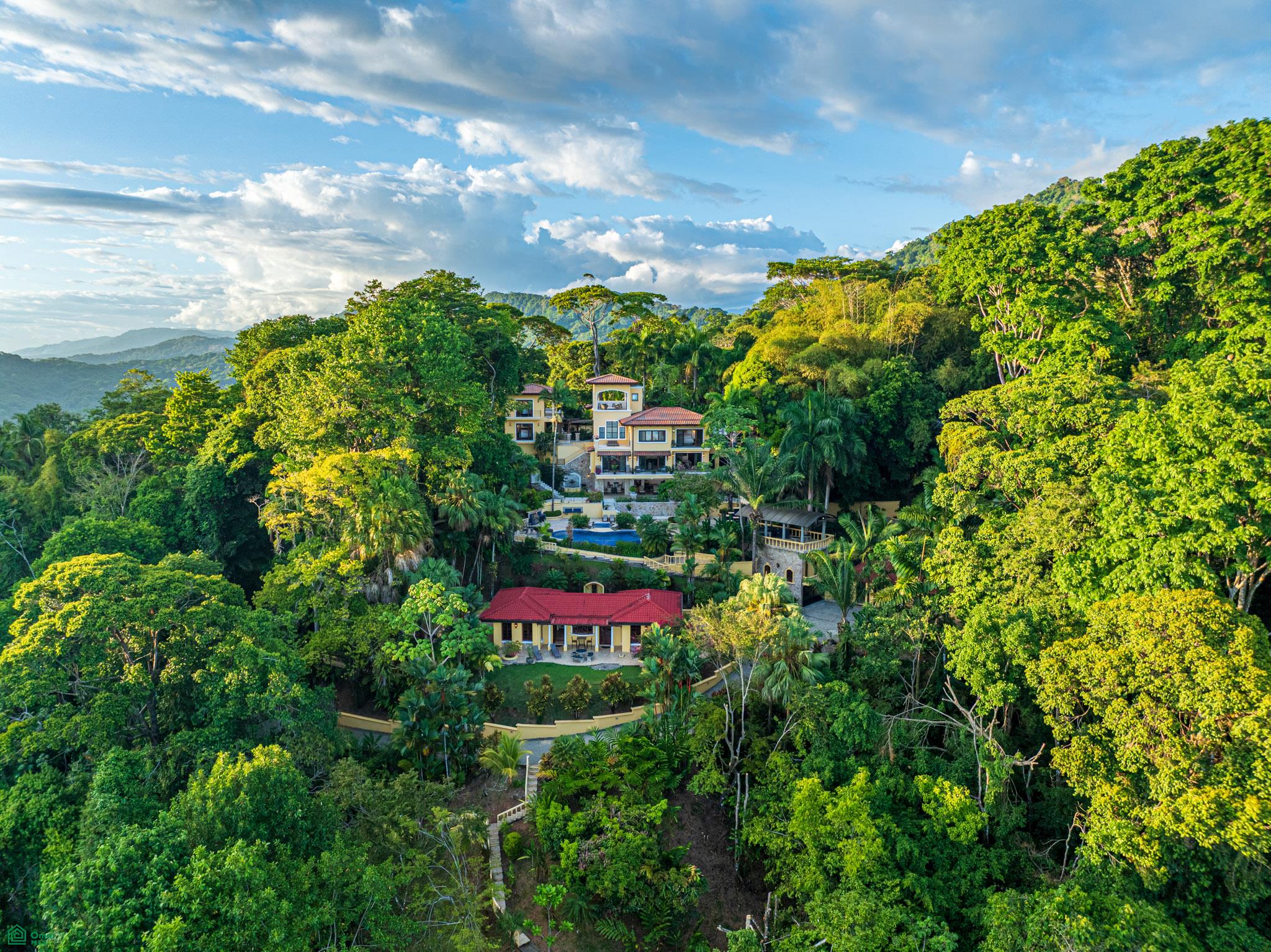 Nido Escondido Tropical Retreat