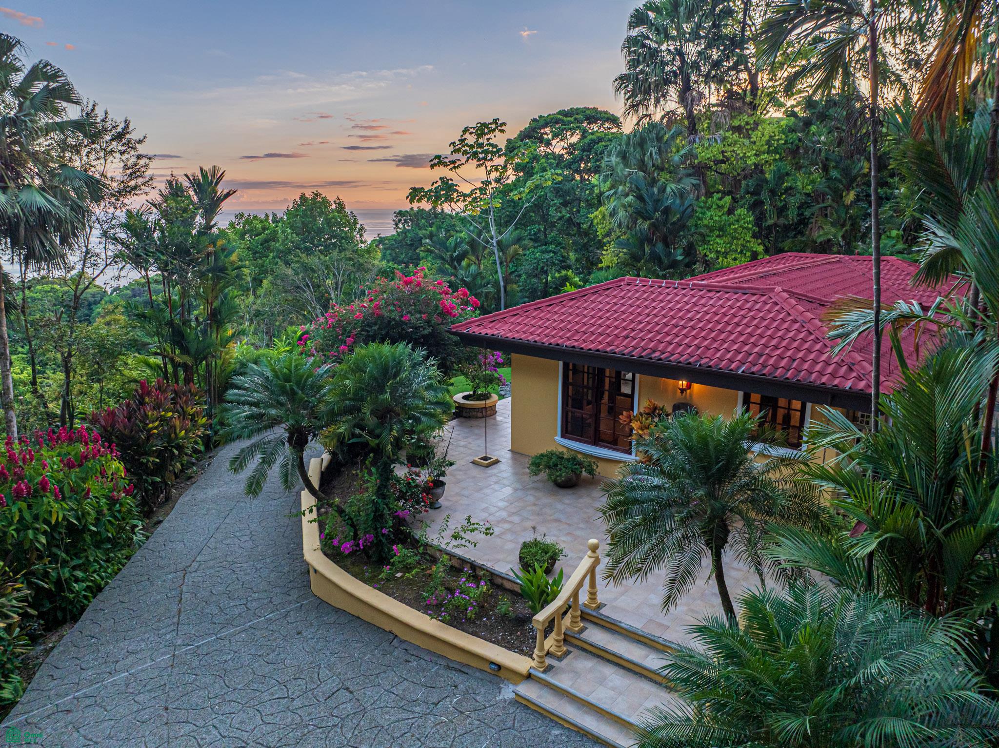 Nido Escondido Tropical Retreat