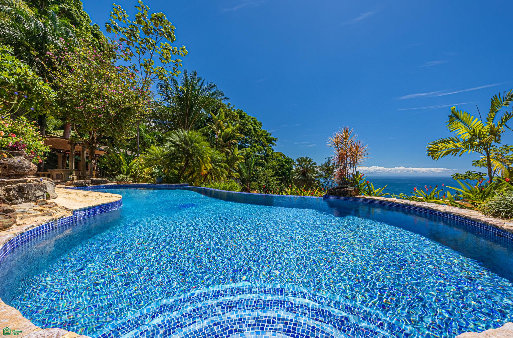 Nido Escondido Tropical Retreat