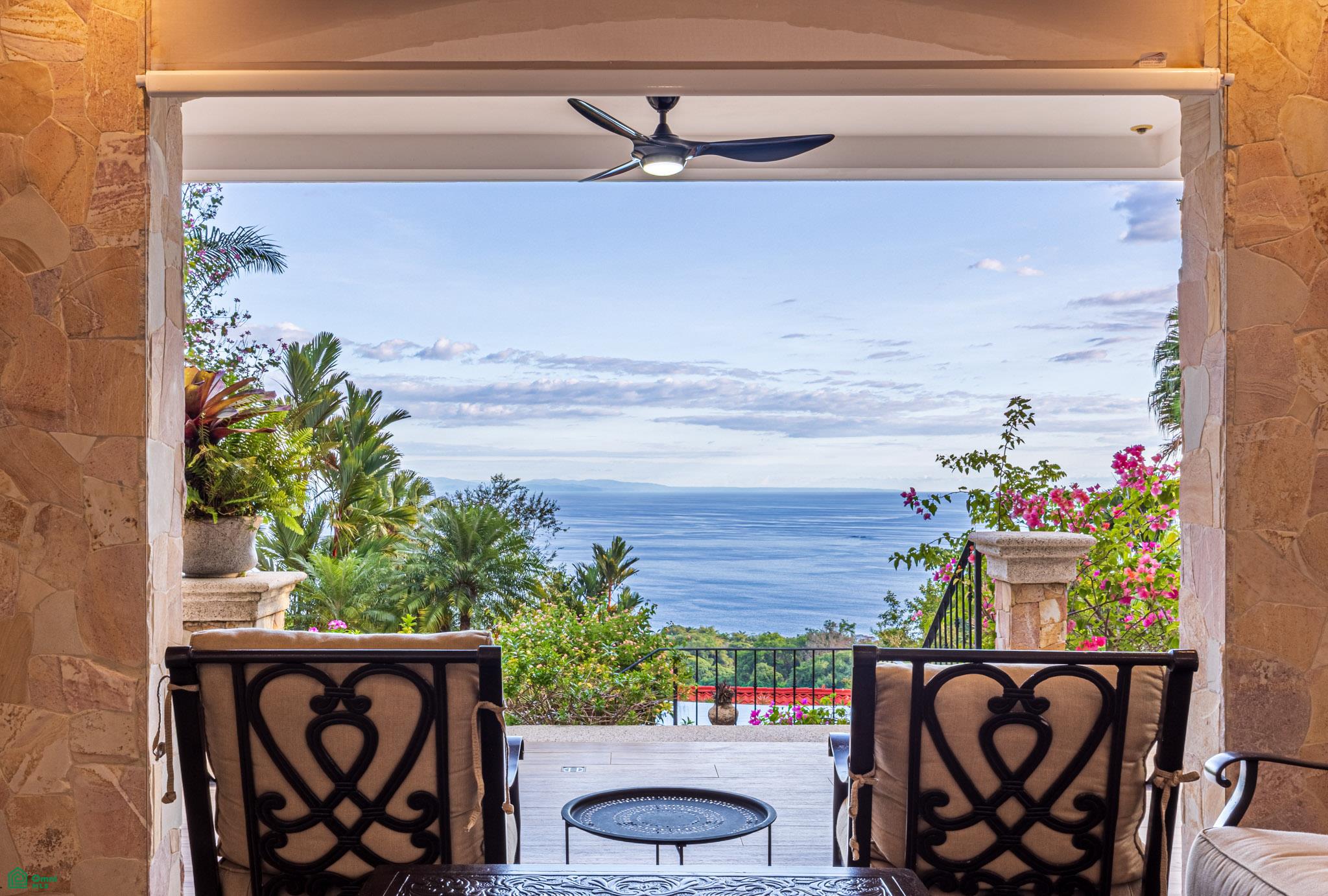 Nido Escondido Tropical Retreat