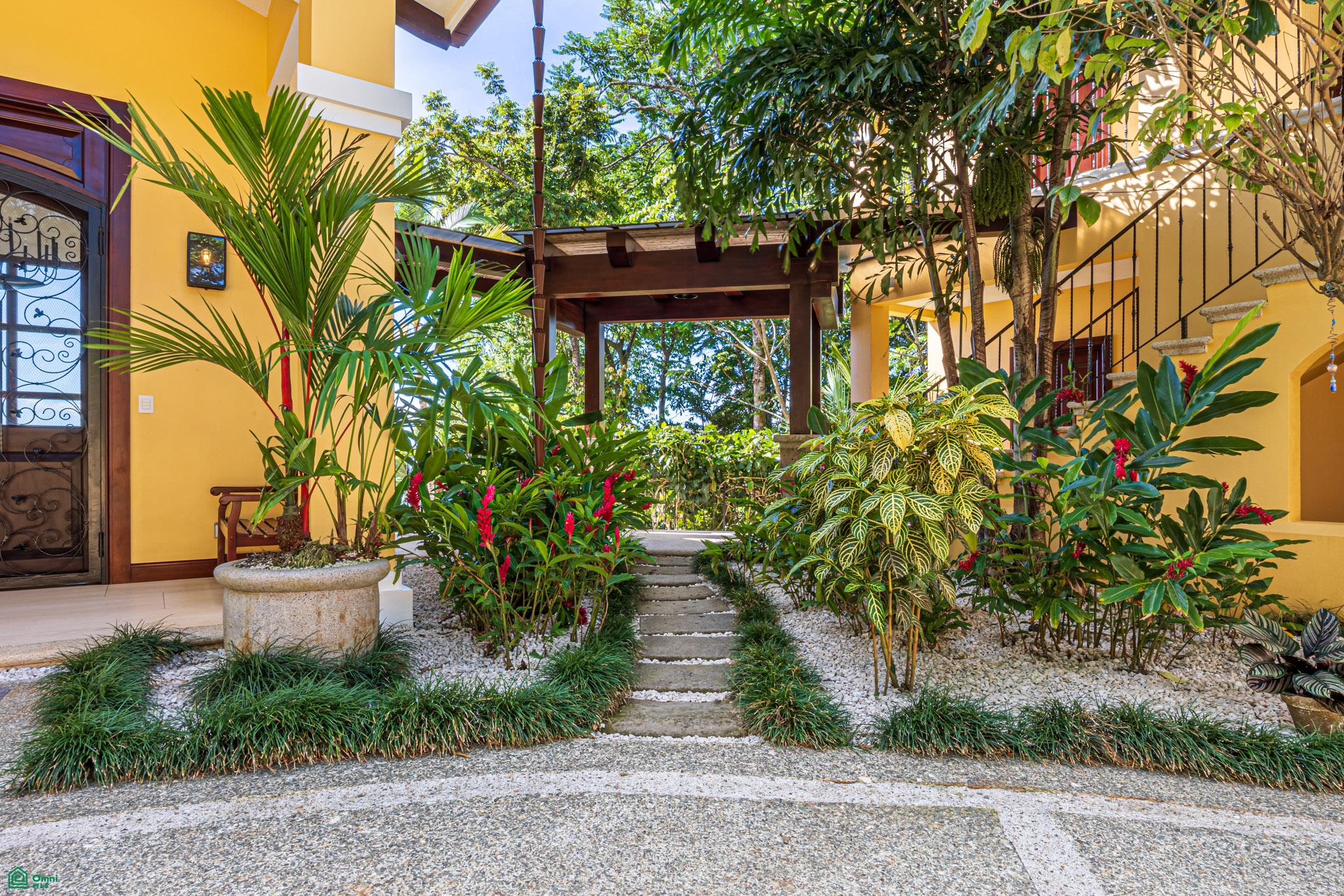 Nido Escondido Tropical Retreat