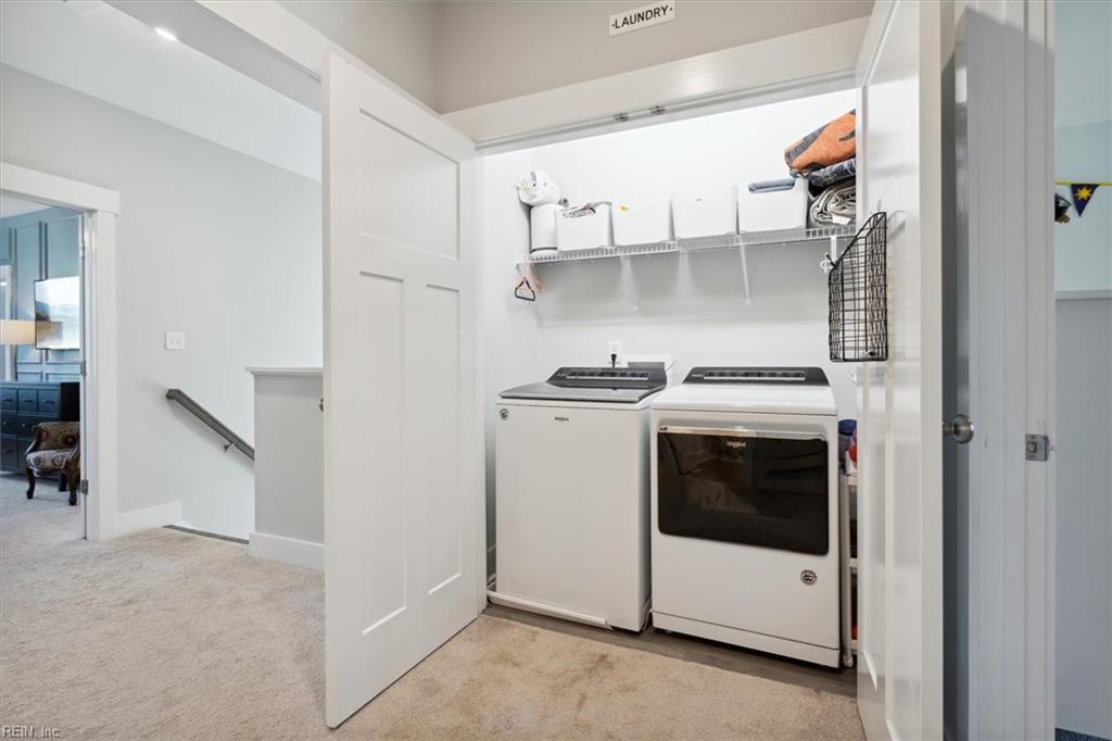 1028 Hitchens LN