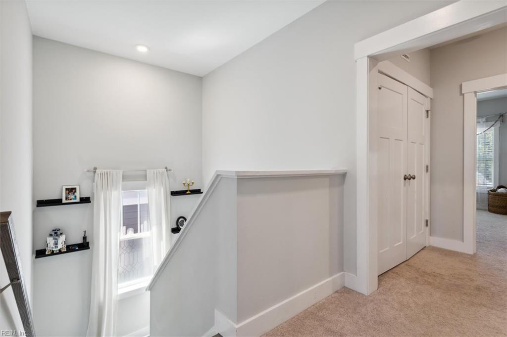 1028 Hitchens LN