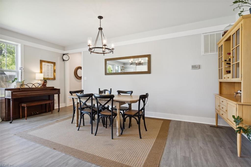 1028 Hitchens LN