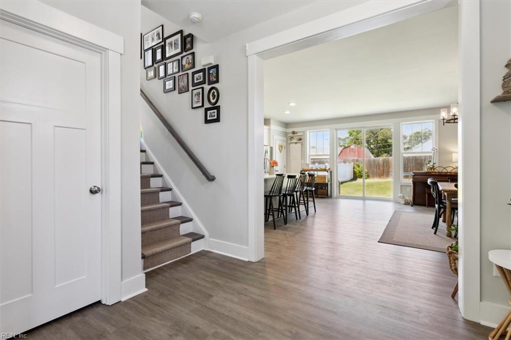 1028 Hitchens LN