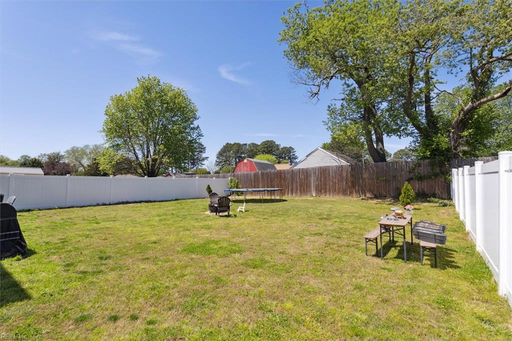 1028 Hitchens LN