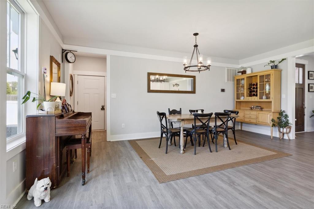 1028 Hitchens LN