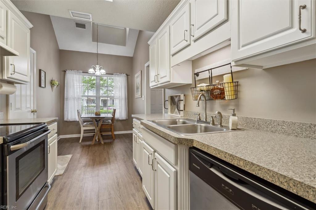 42 Claiborne DR