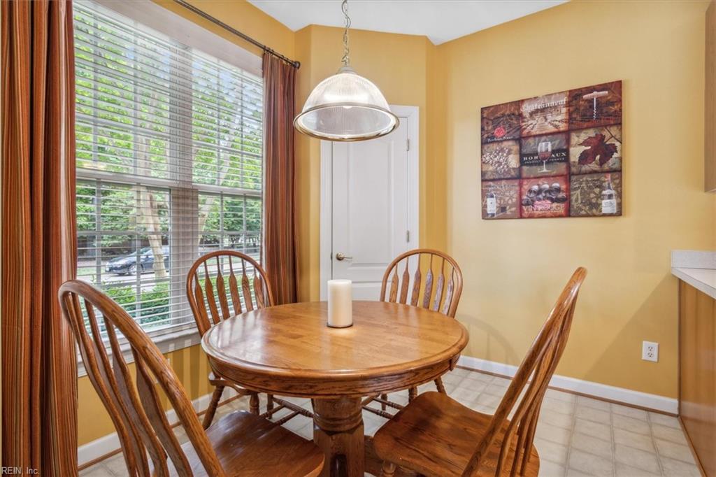 5273 Queen Bishop LN