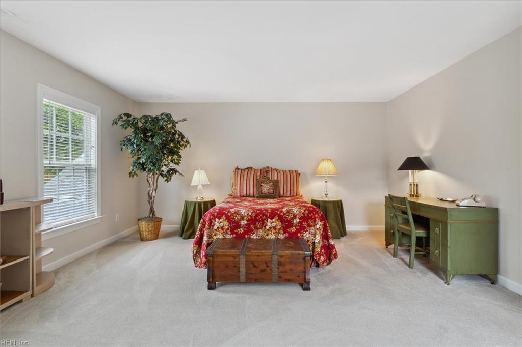 5273 Queen Bishop LN
