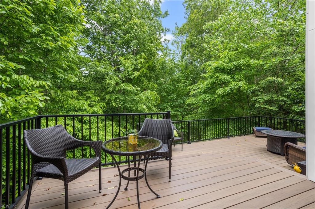 5273 Queen Bishop LN