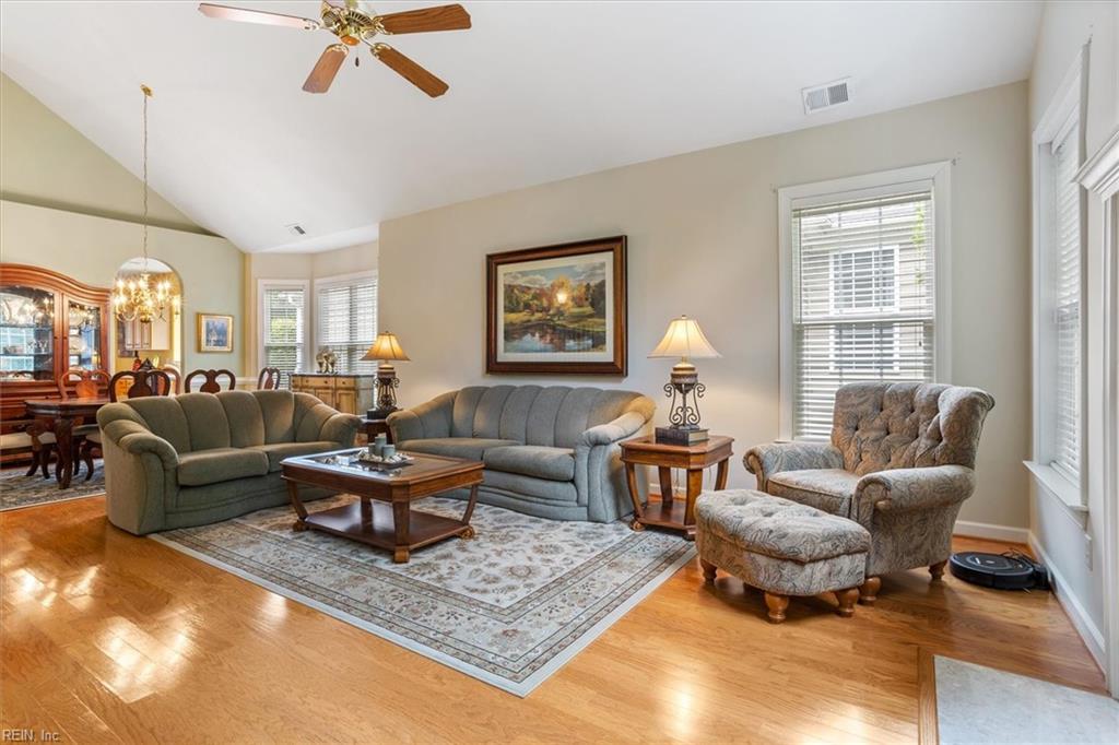 5273 Queen Bishop LN