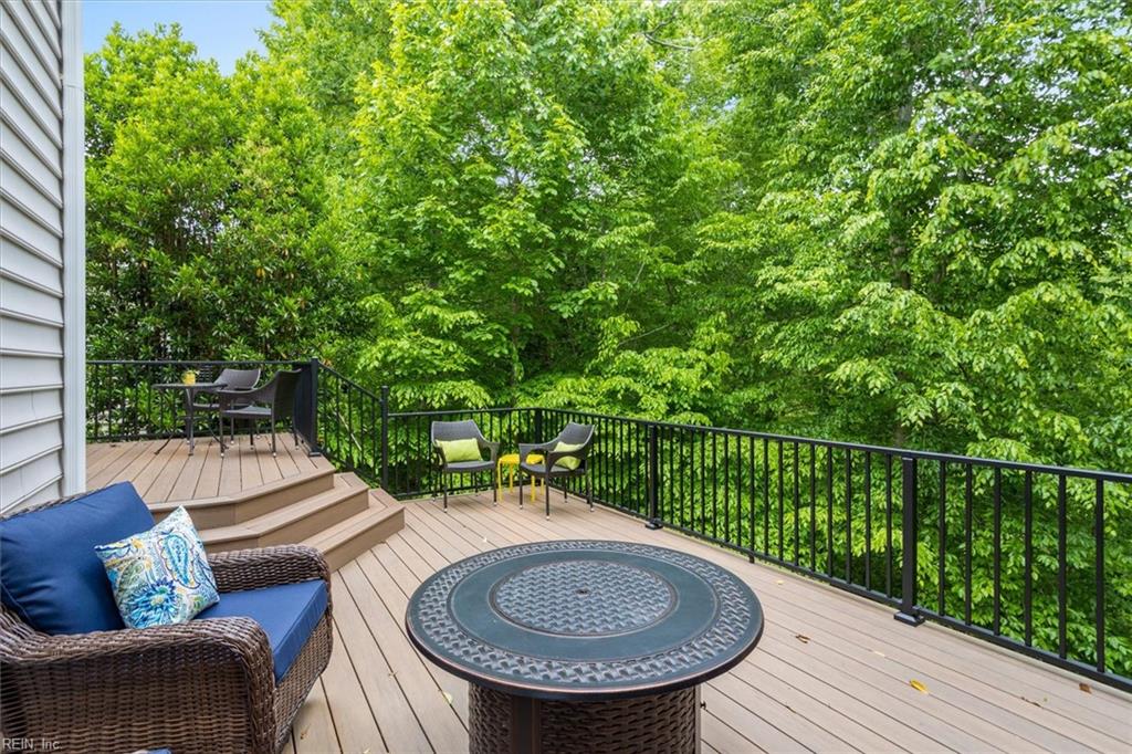 5273 Queen Bishop LN