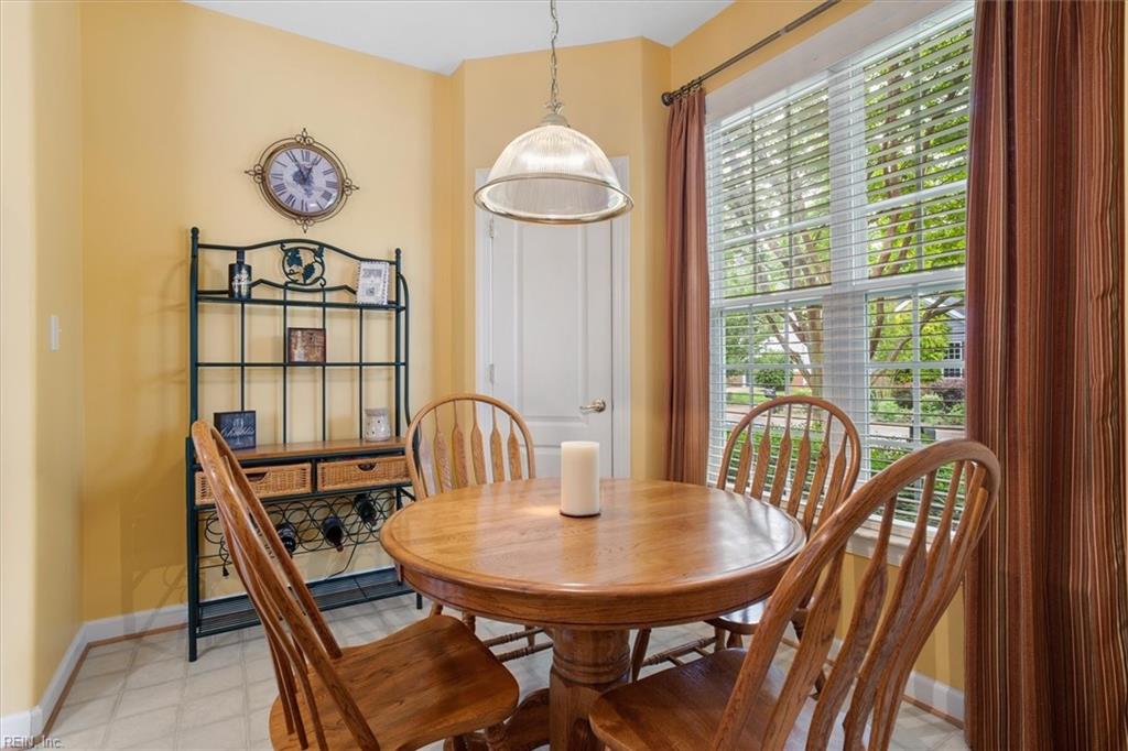 5273 Queen Bishop LN