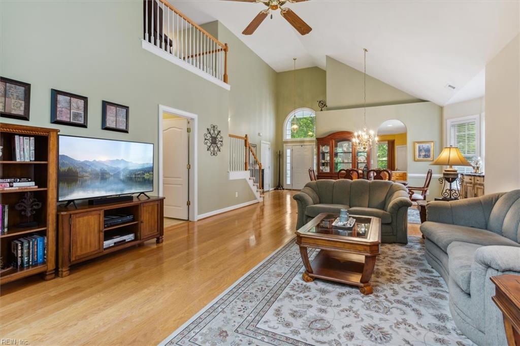 5273 Queen Bishop LN