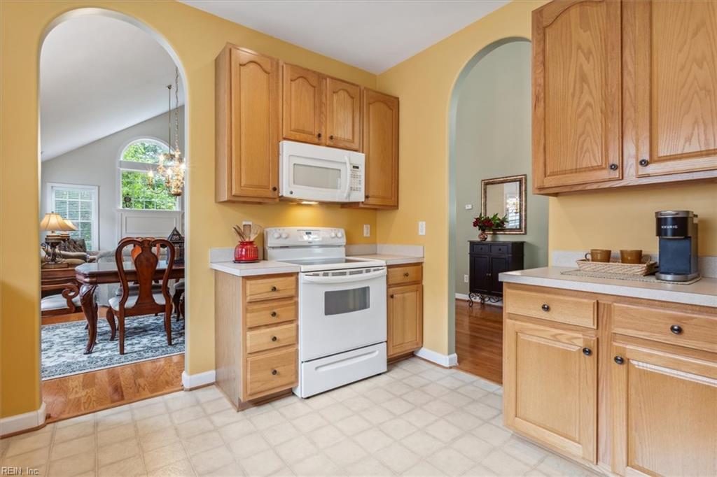 5273 Queen Bishop LN