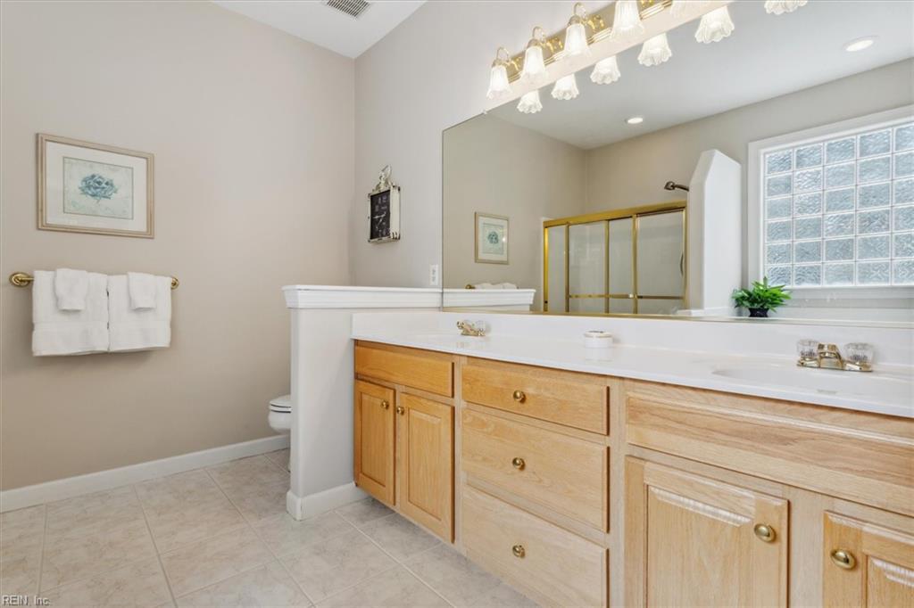 5273 Queen Bishop LN