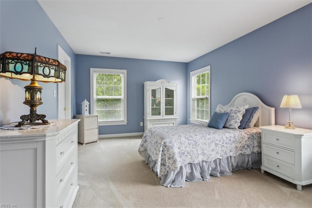 5273 Queen Bishop LN