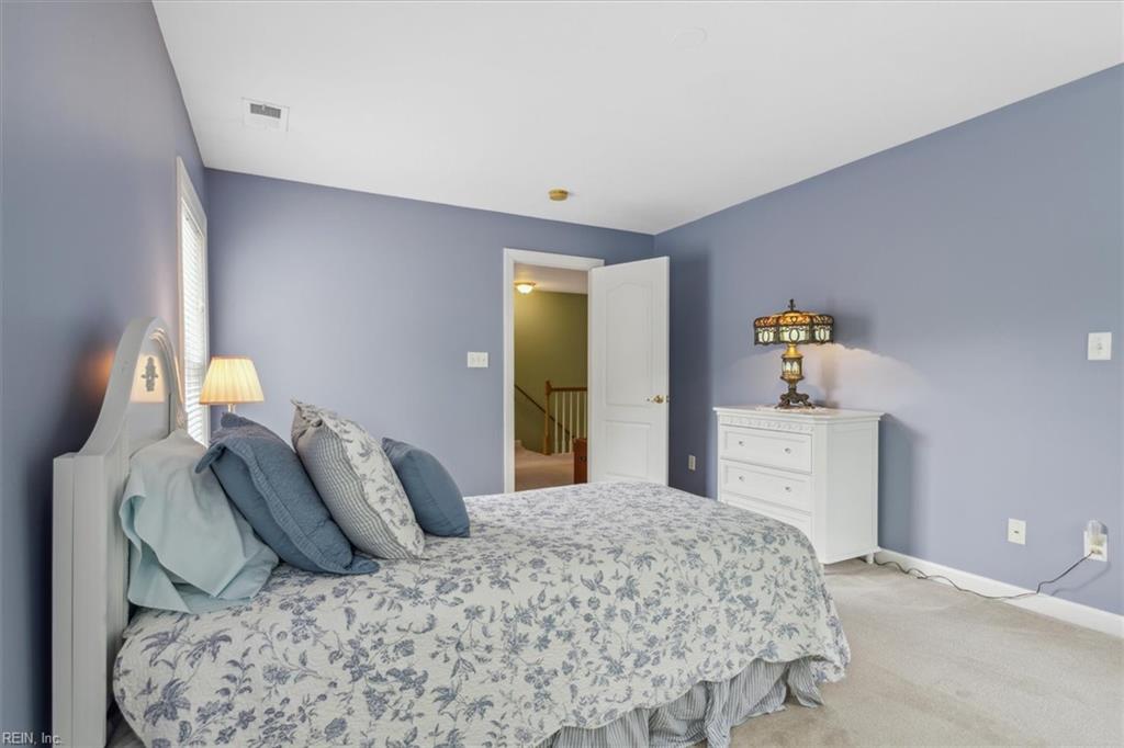5273 Queen Bishop LN