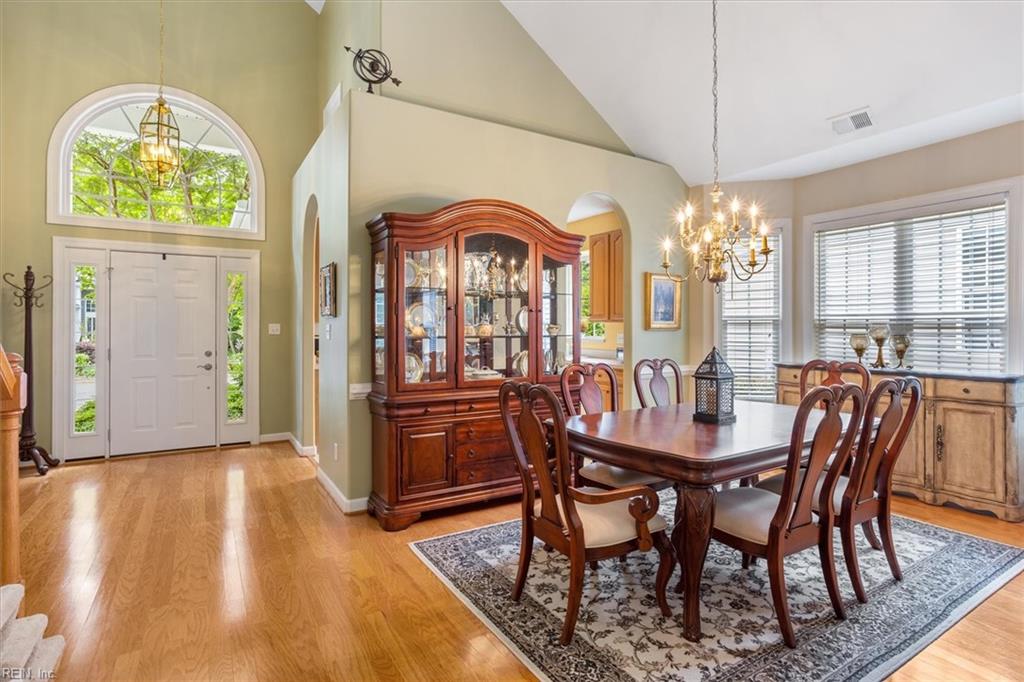 5273 Queen Bishop LN