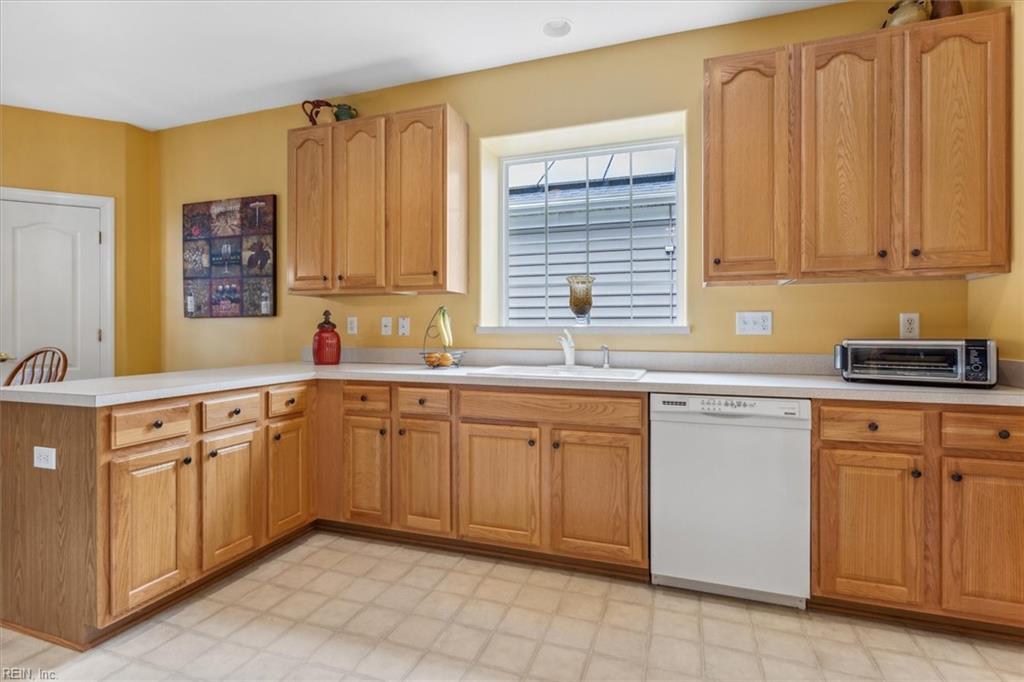 5273 Queen Bishop LN