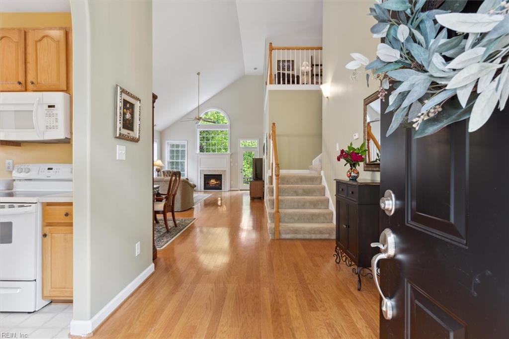 5273 Queen Bishop LN