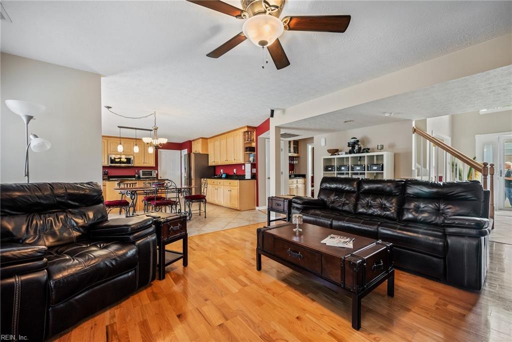 3228 Reades WAY