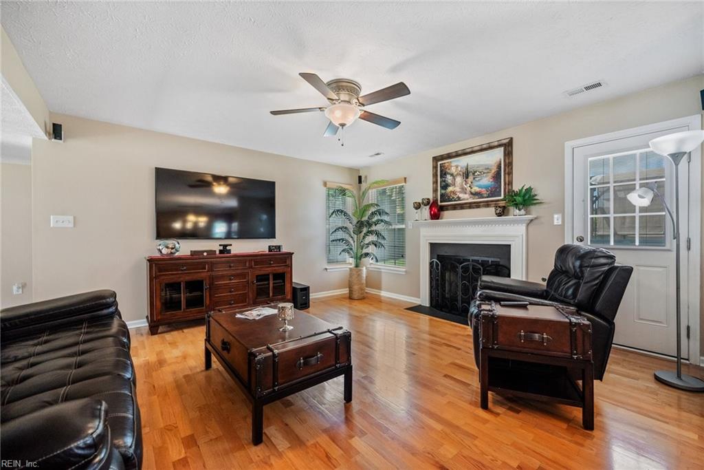 3228 Reades WAY