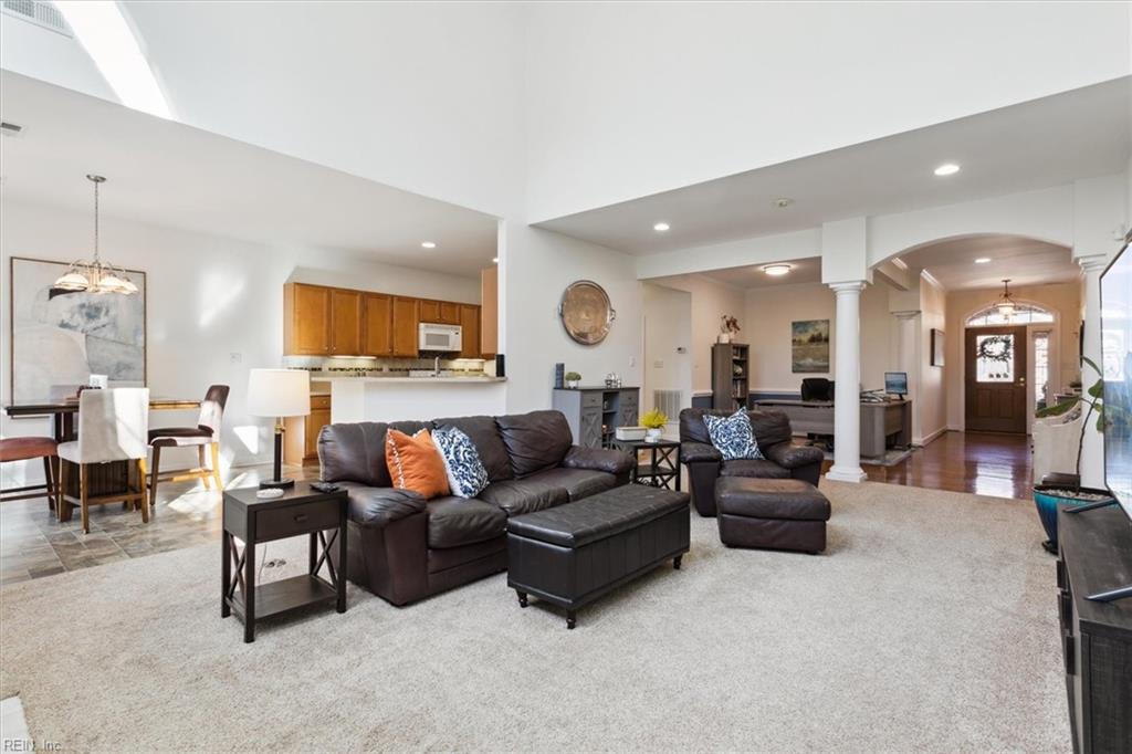 5724 Villa Green DR