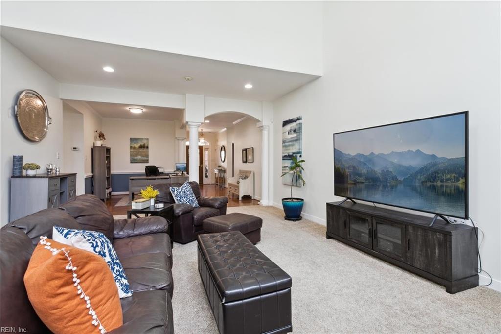 5724 Villa Green DR