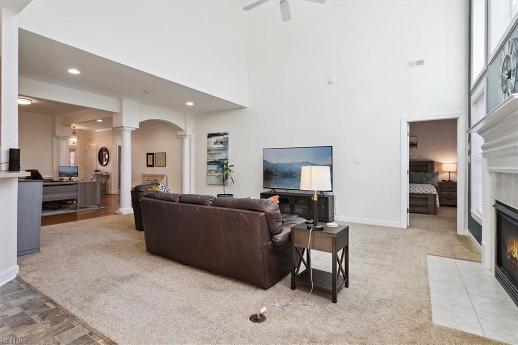 5724 Villa Green DR