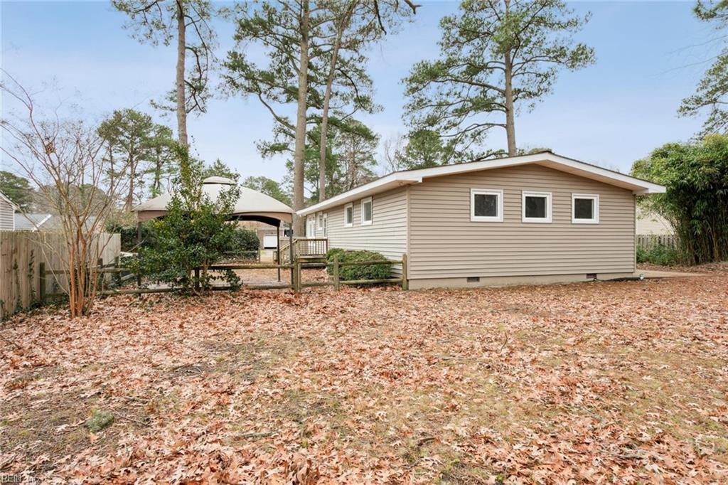 105 Park LN