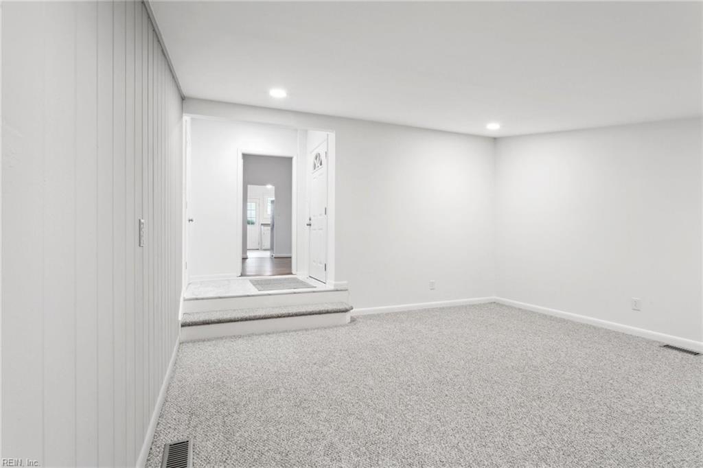 105 Park LN