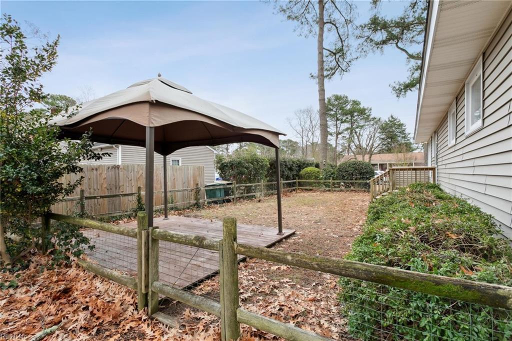 105 Park LN