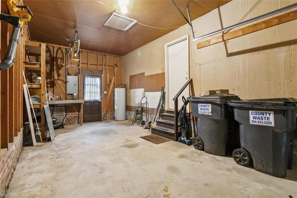 201 Castle LN