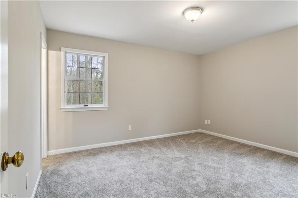 201 Castle LN