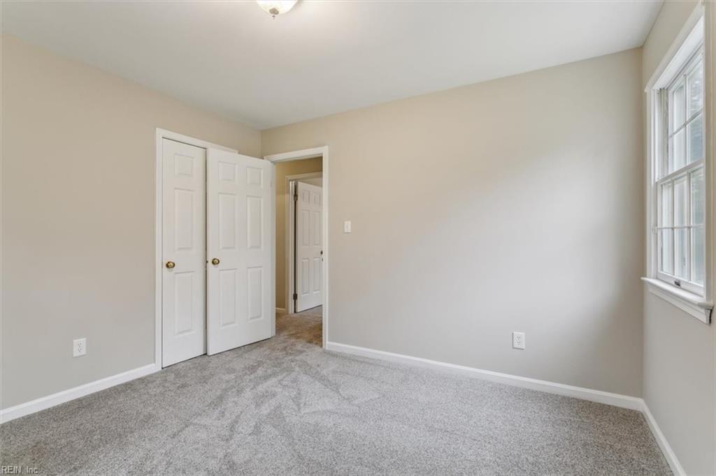 201 Castle LN