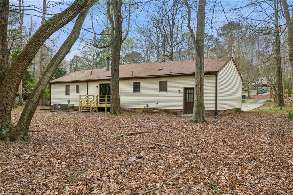 201 Castle LN