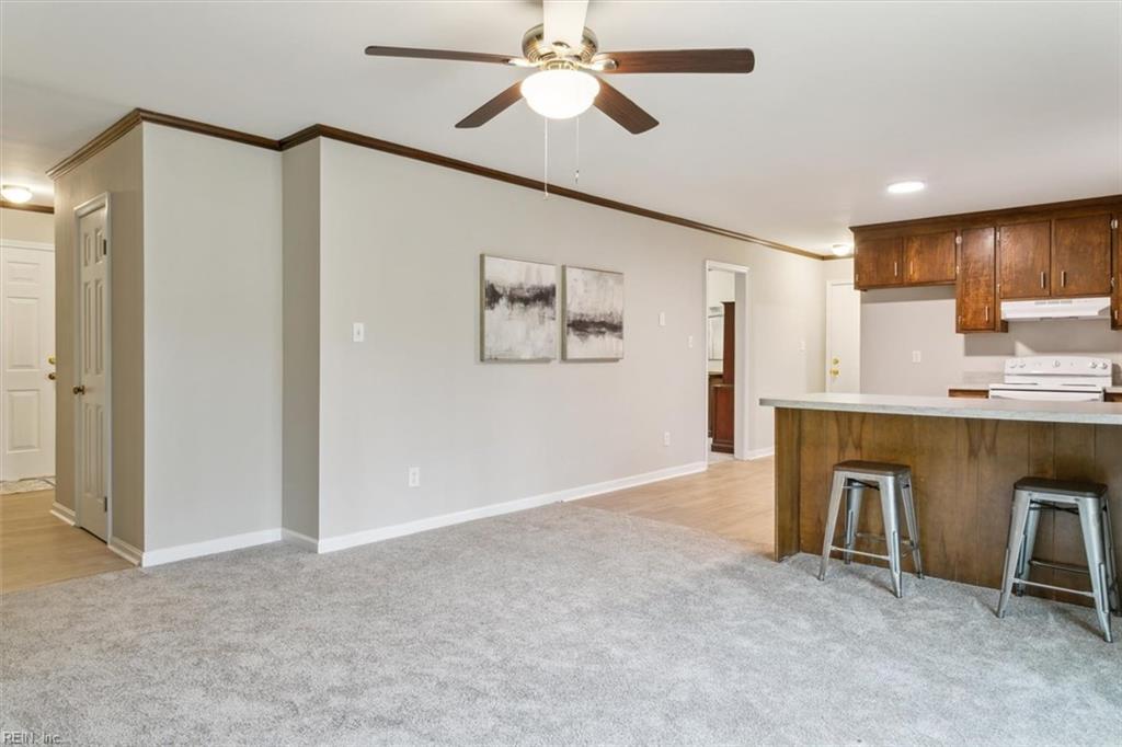 201 Castle LN