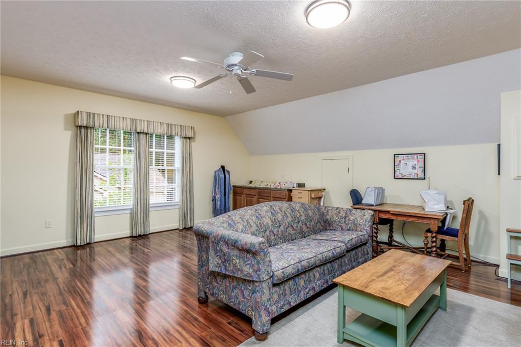 5533 Swan RD