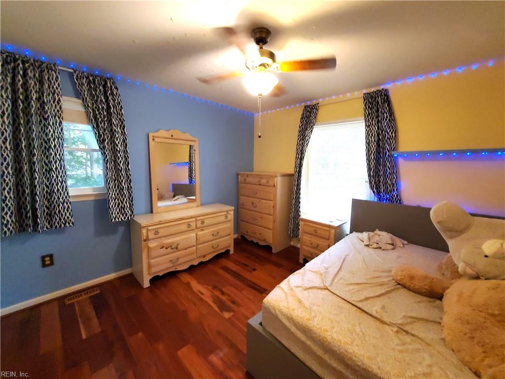 105 Loxley LN