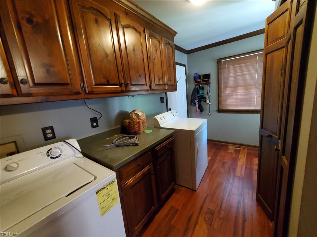 105 Loxley LN
